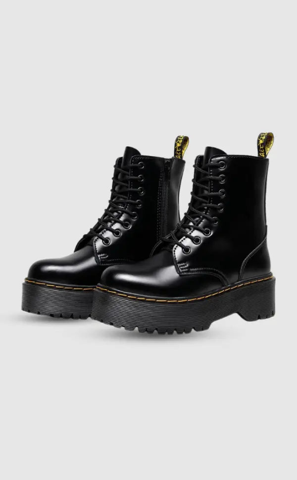 Stylish Platform Boots with Chunky Sole – Comfortable Urban Footwear for All-Day Wear