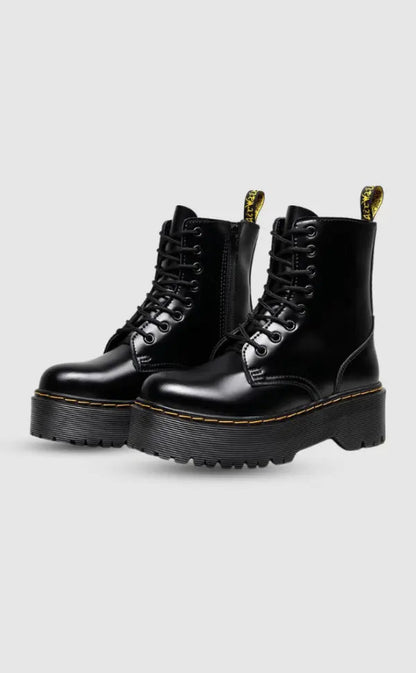 Stylish Platform Boots with Chunky Sole – Comfortable Urban Footwear for All-Day Wear